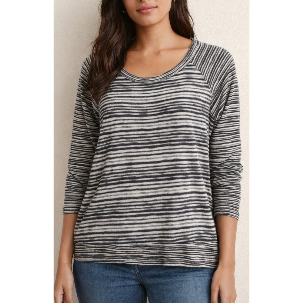 Retro-ology Womens M Black White Striped Raglan Top Knit